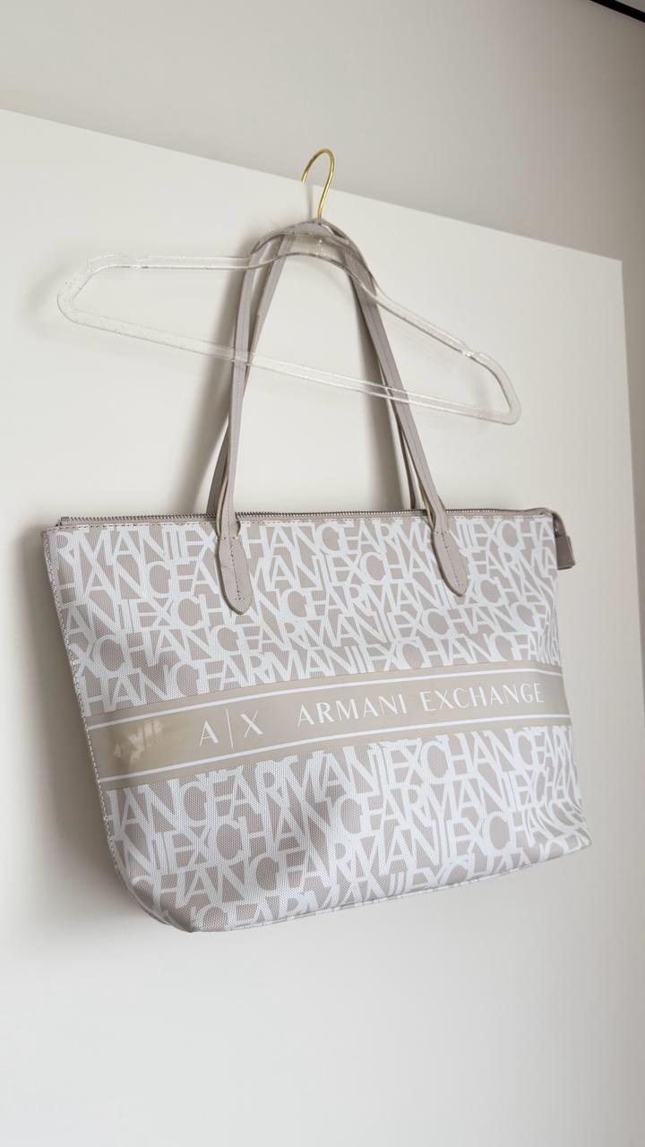 Розовая сумка Armani Exchange