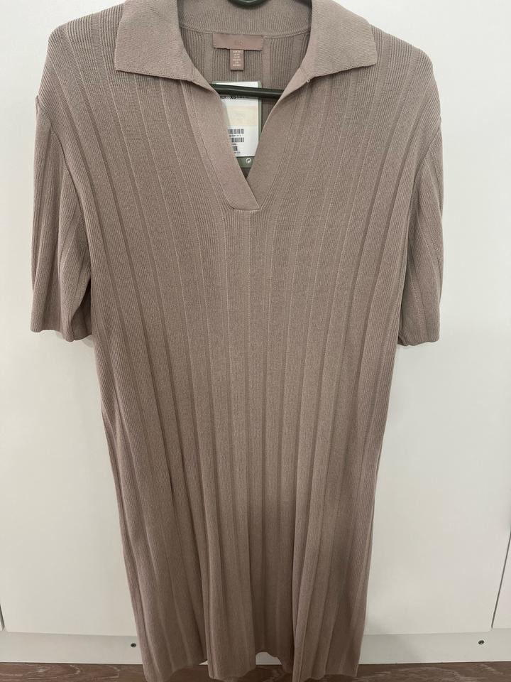 платья h&m бежевое