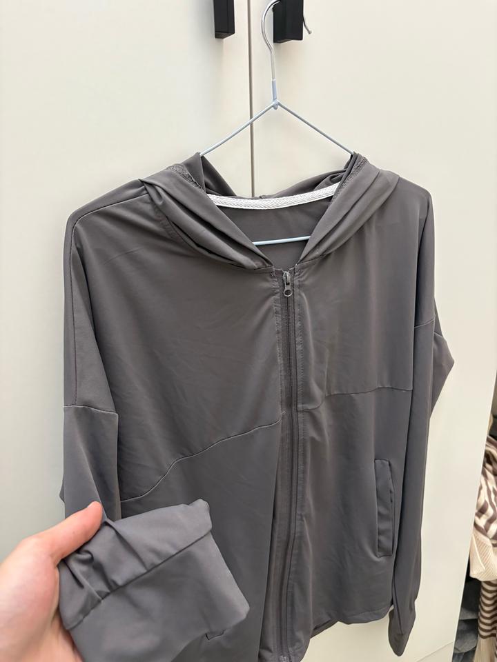 Спортивная кофточка