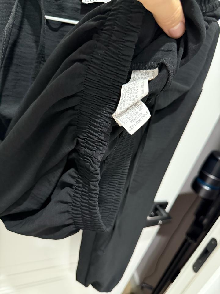 черный топ от Zara