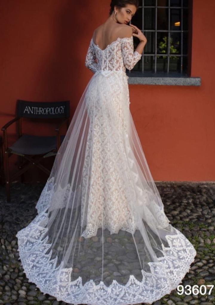 Белое платье дизайн Tarik Ediz