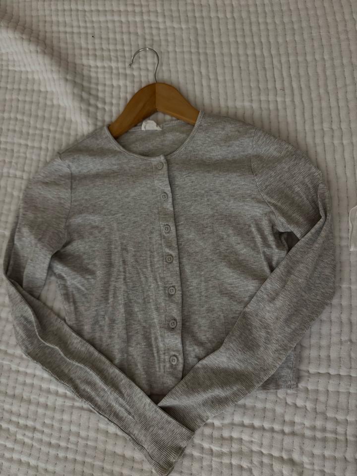 Топик с длинными рукавами и пуговицами