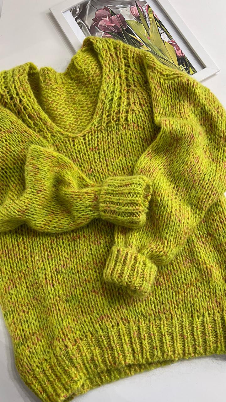 Пуловер вязаный