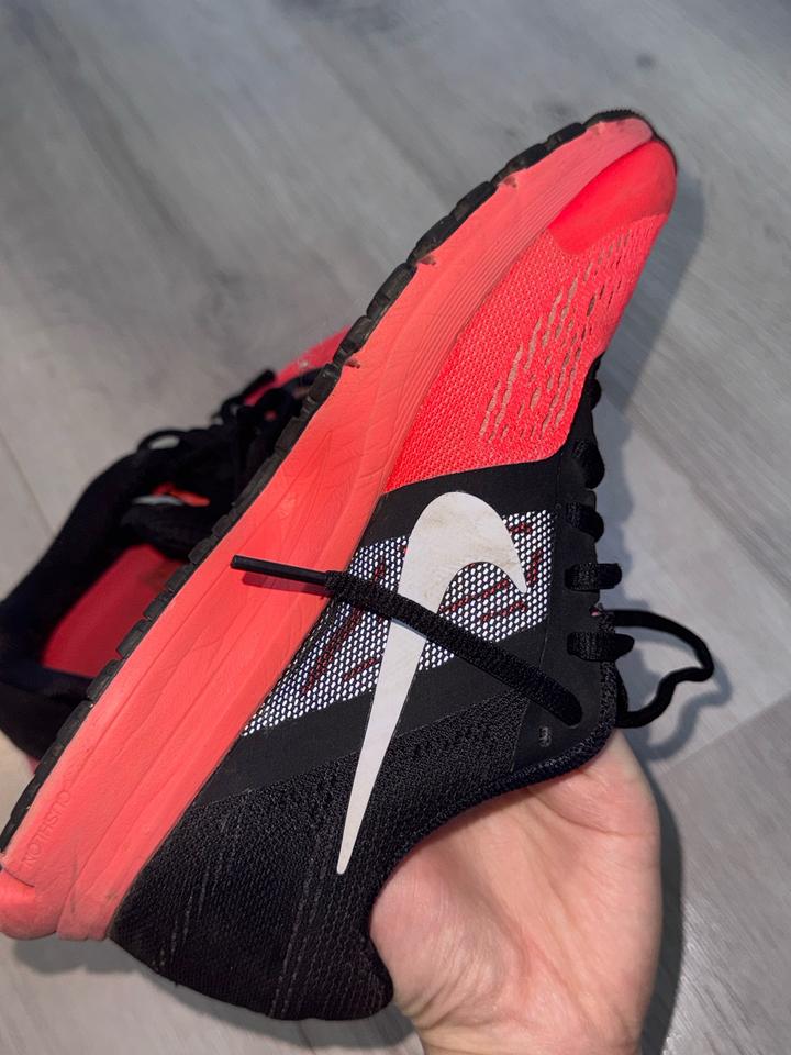 Кроссовки Nike