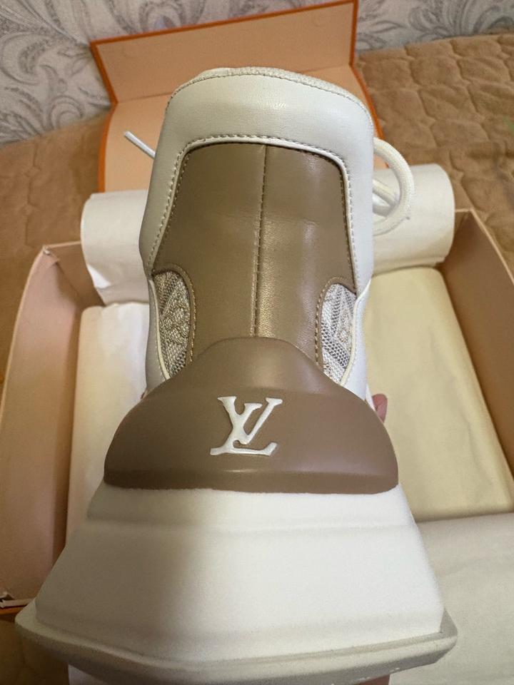 Кроссовки от LV