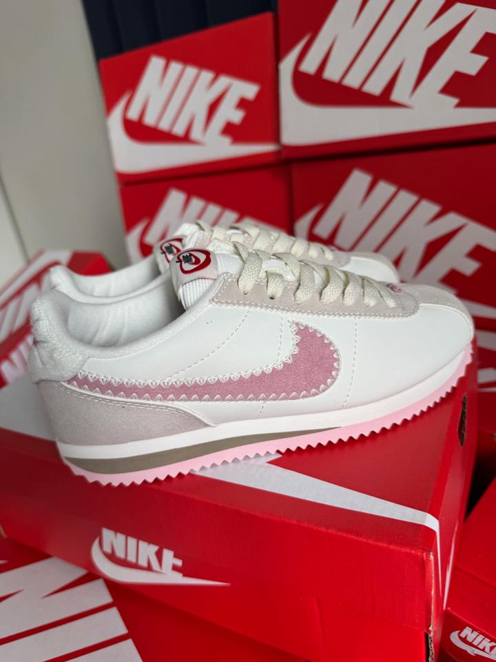 Кроссовки Nike Cortez pink