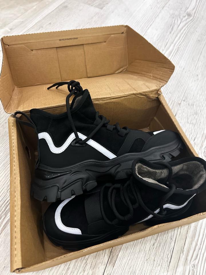 Кросовки женские