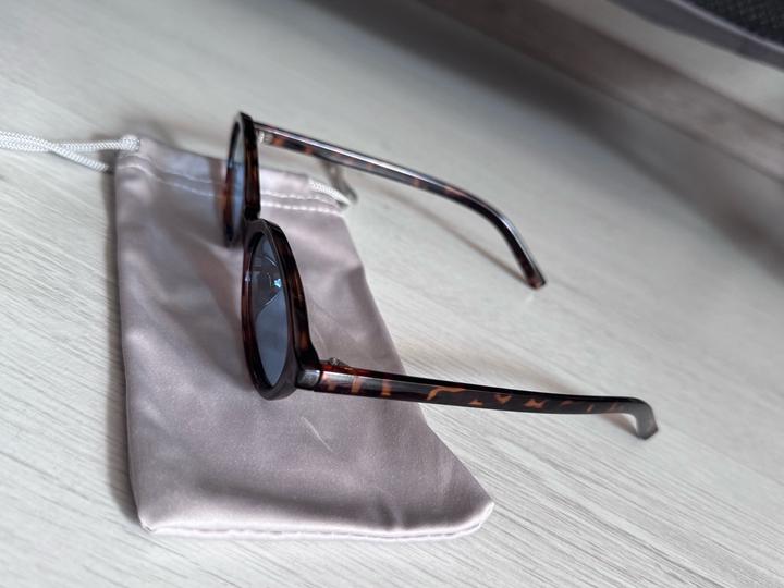 Солнцезащитные очки овальные однотонные