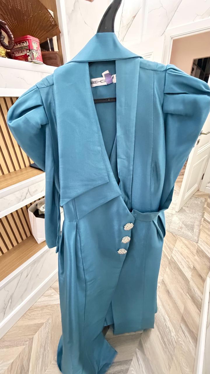 Платье в небесно-голубом цвете