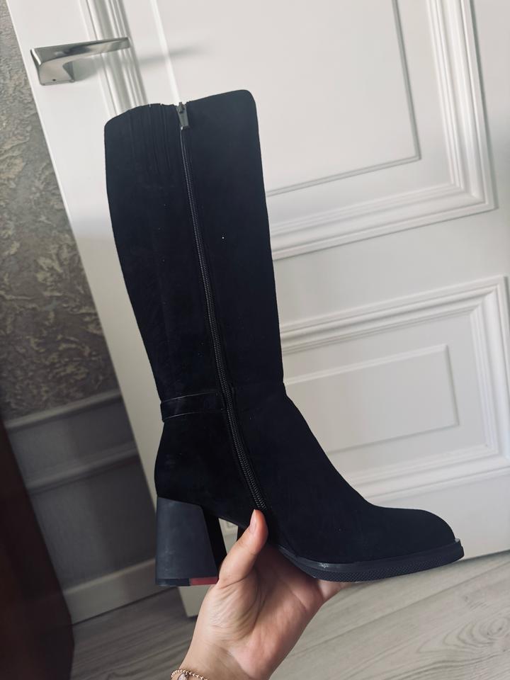 Черные сапоги из замши