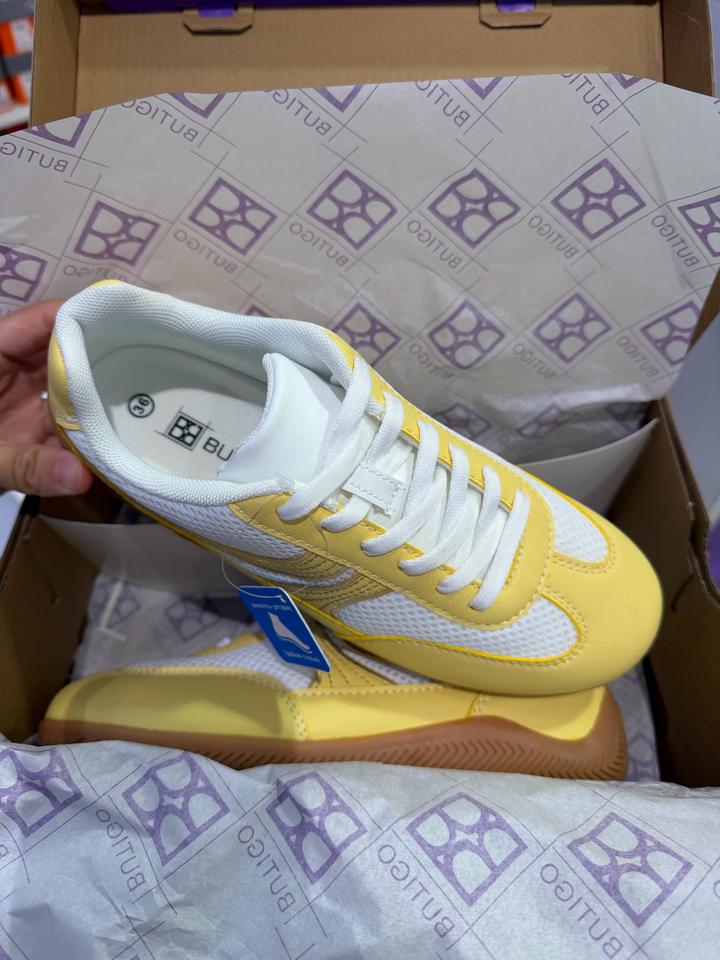 Кроссовки женские