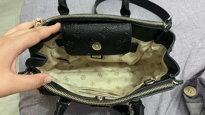Сумка Guess