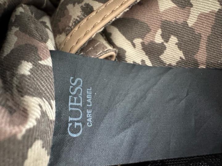 Оригинальная сумка GuessПокупалась в официальном магазине Guess в Мадриде