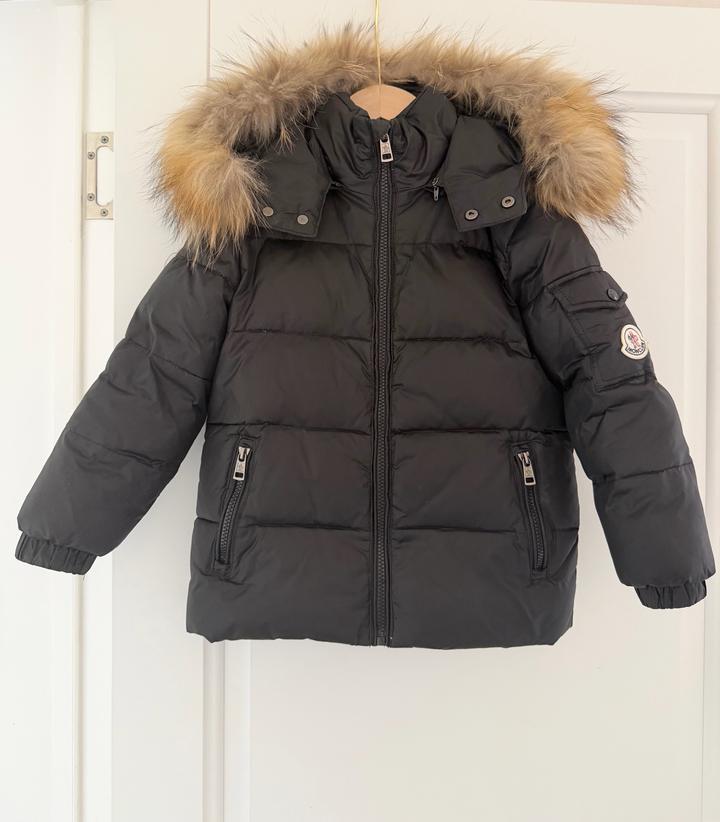 Зимний пуховый комбинезон moncler