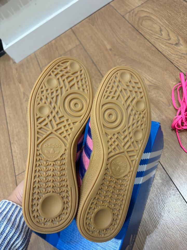 новые кроссовки adidas spezial
