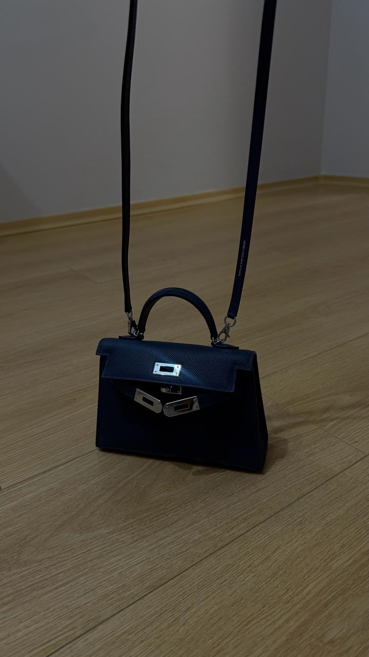Mini Kelly в глубоком синем оттенке