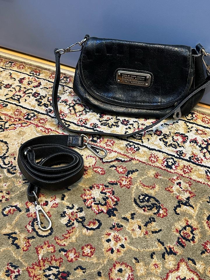 Черная кожаная сумка от Marc Jacobs