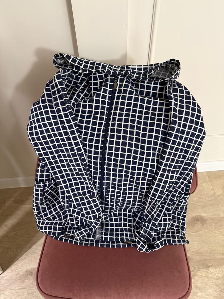 Ветровка женская