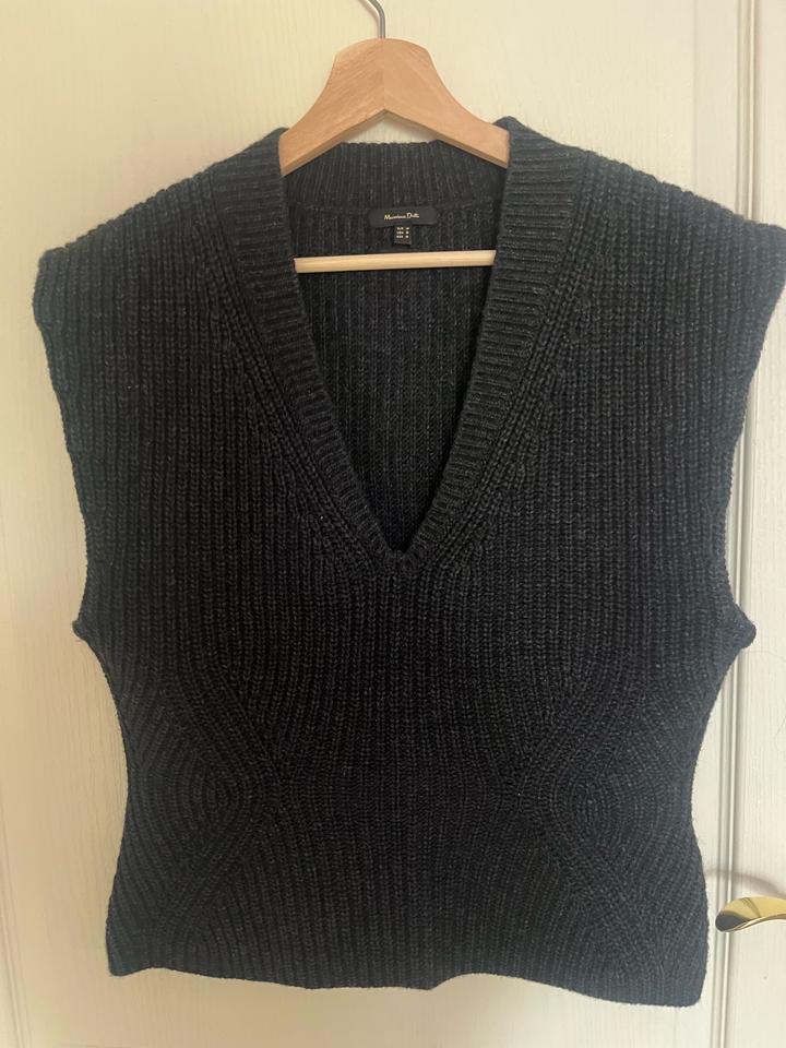 Жилет вязаный