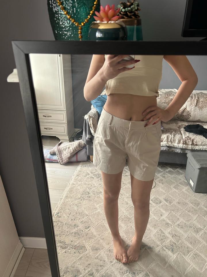 бежевые шорты