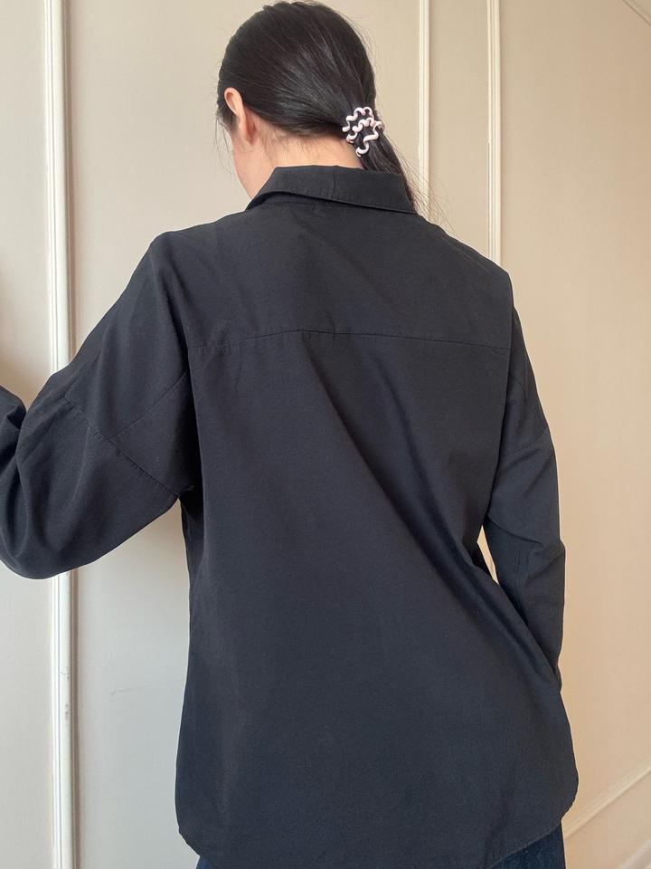 Базовая черная рубашка