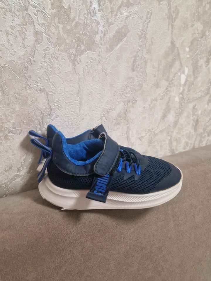 Кроссовки 24 р