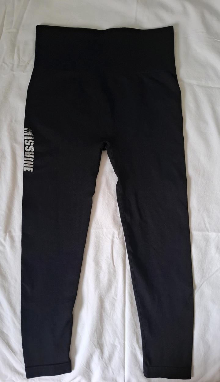 Черные леггинсы 3/4 раз XS