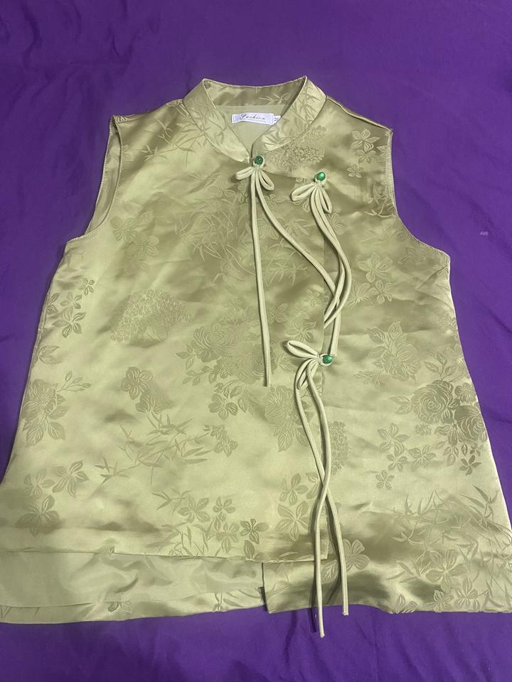 Атласный жилет в восточном стиле (Ципао)