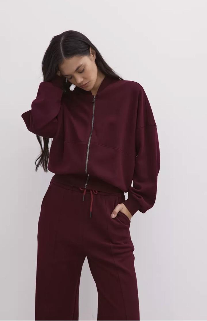 Костюм бордовый