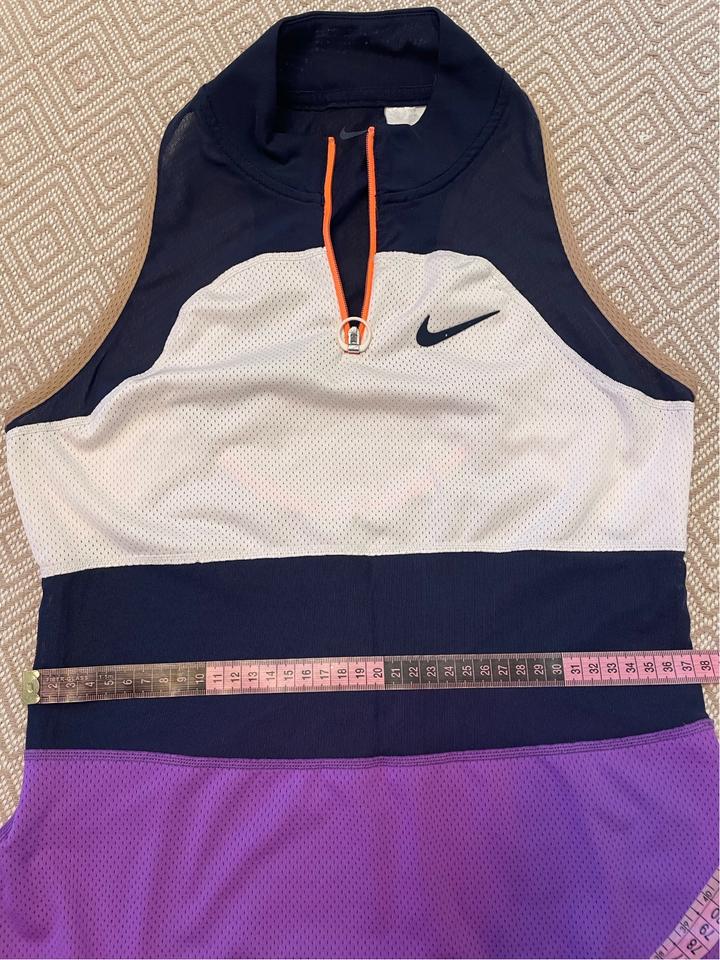 Теннисное платье Nike