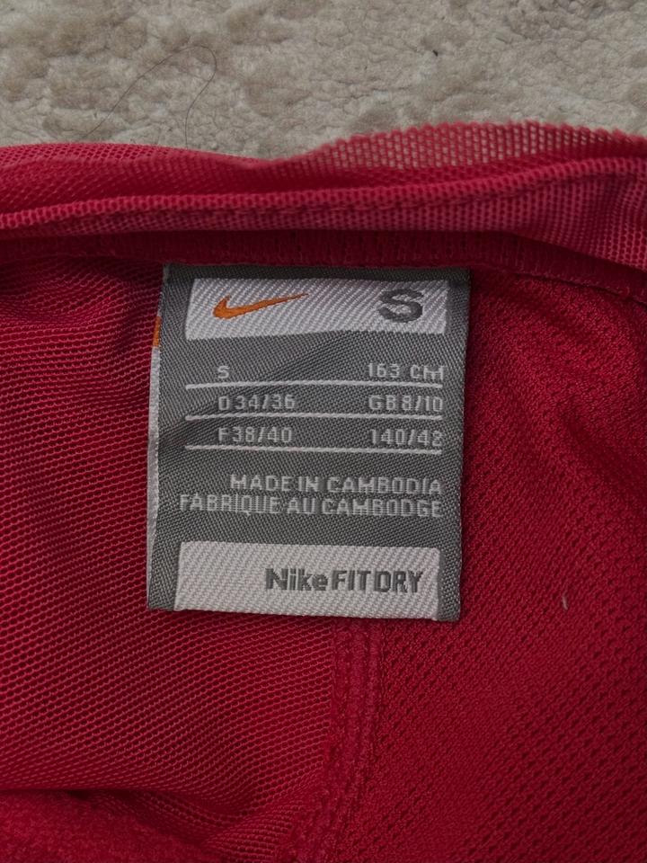 Спортивный топ Nike