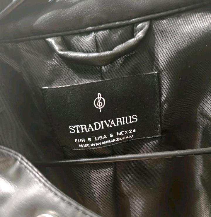 Куртка женская Stradivarius