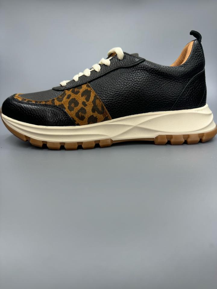 Кроссовки натуральная кожа, новые 36,37,38,39