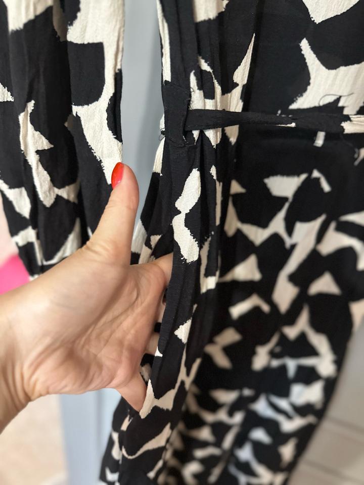 Платье-рубашка Zara с графичным принтом