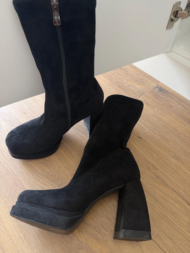 Замшевые сапоги