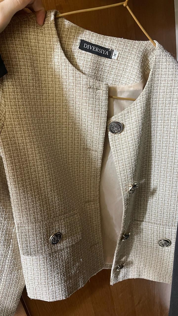 Пиджак бежевый