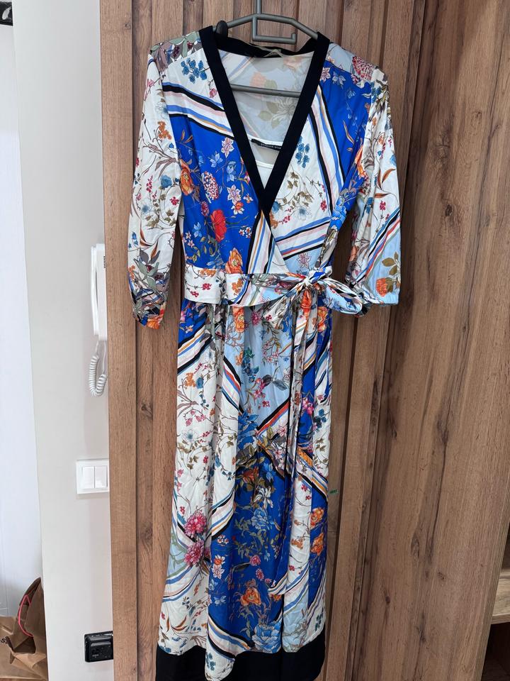 Платье с эффектом запаха с цветочным принтом