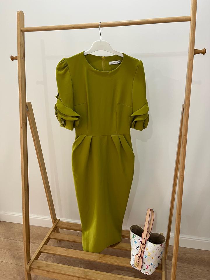 Платье лаймовое 💚 по фигуре, стильное, 42