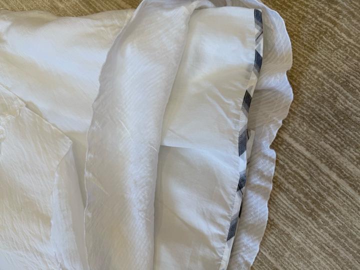 Белое платье Burberry