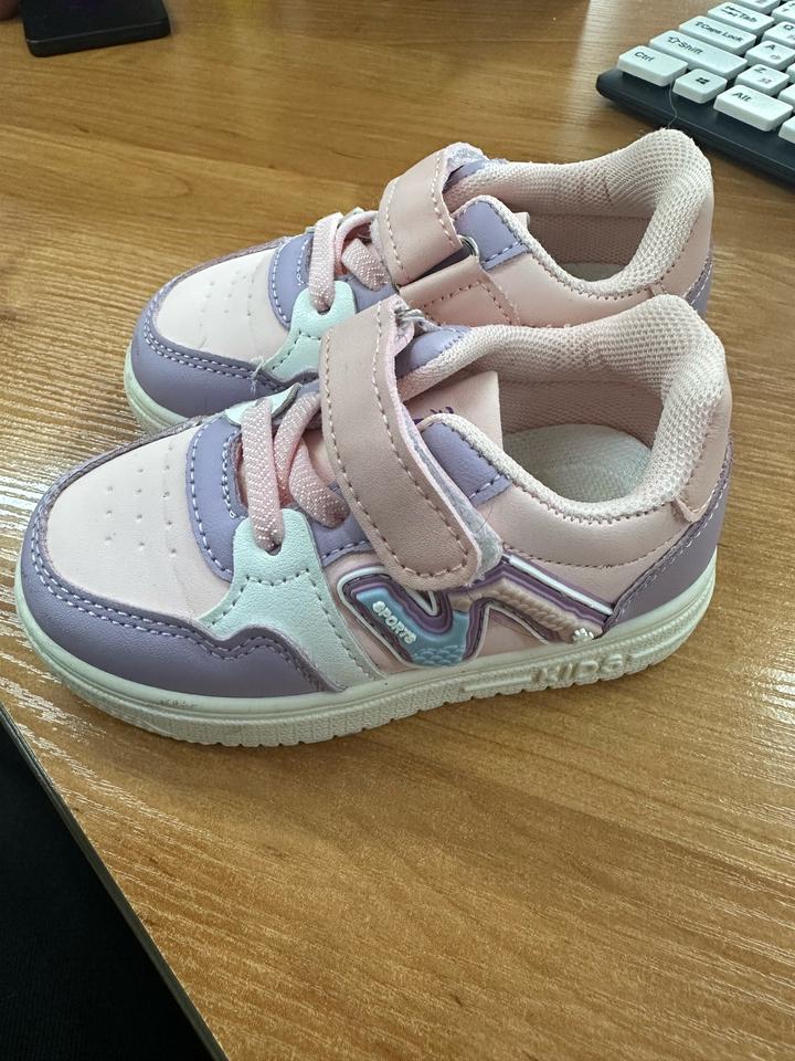 Кроссовки весна