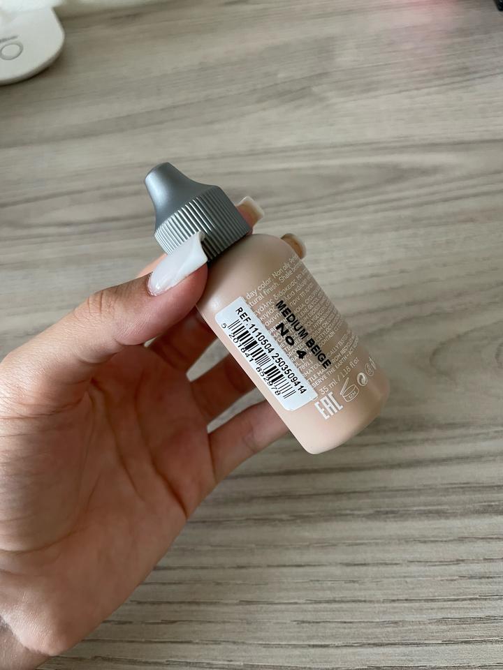 Тональный крем SEVEN7EEN