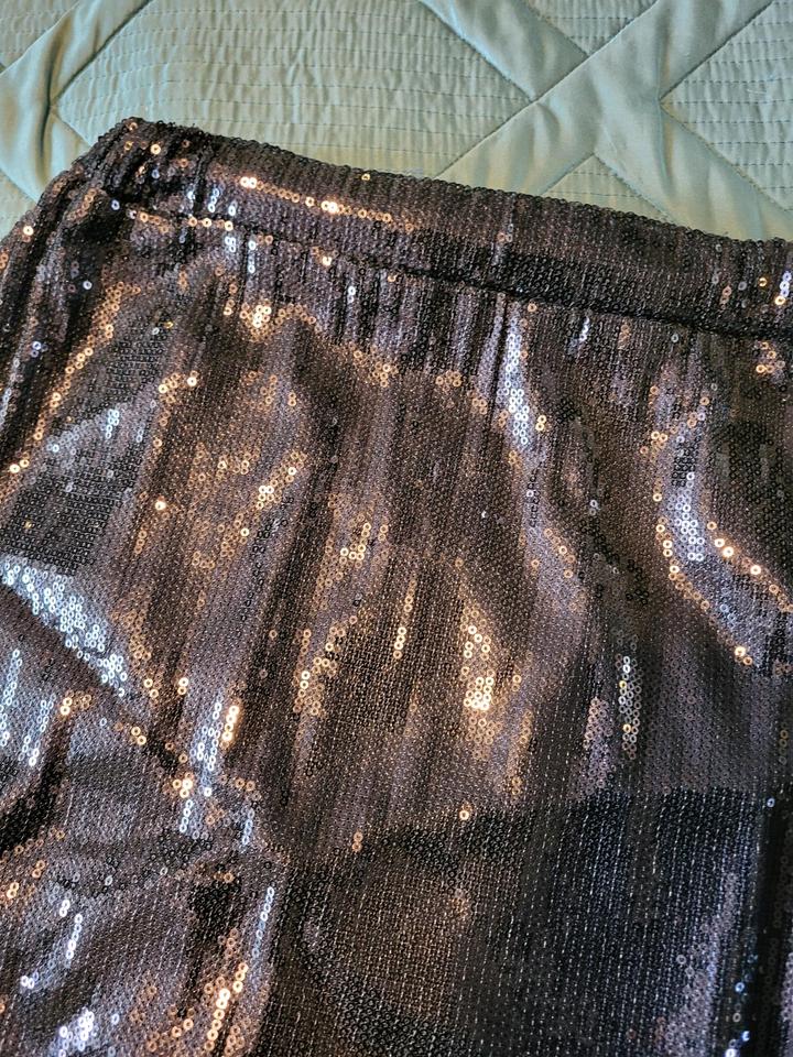 Синяя юбка в пайетках + поло под Massimo Dutti