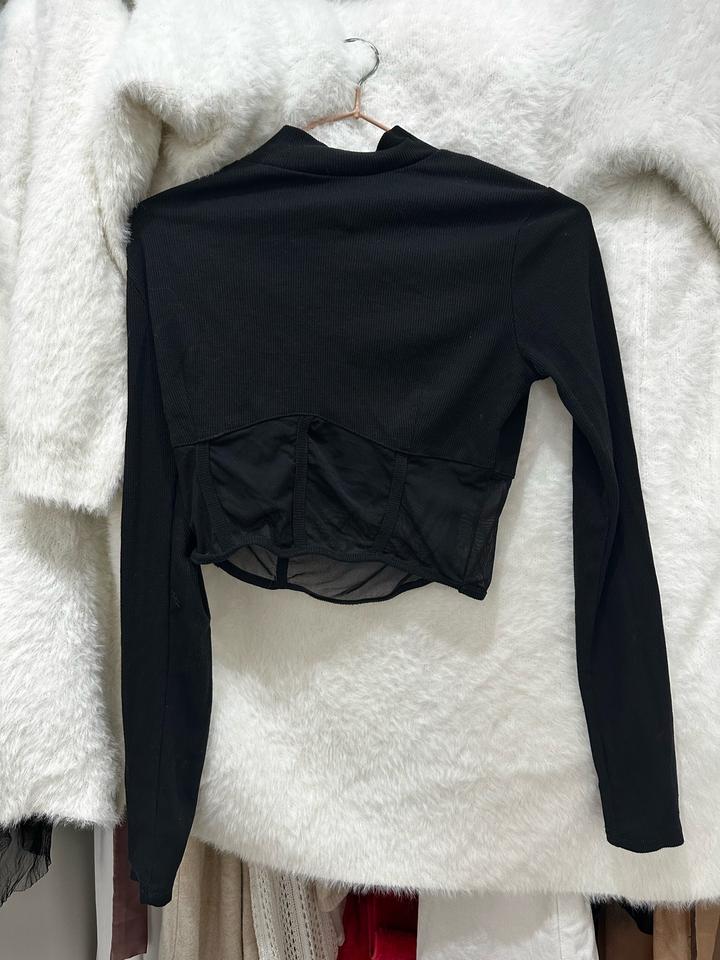 Топ с длинными рукавами