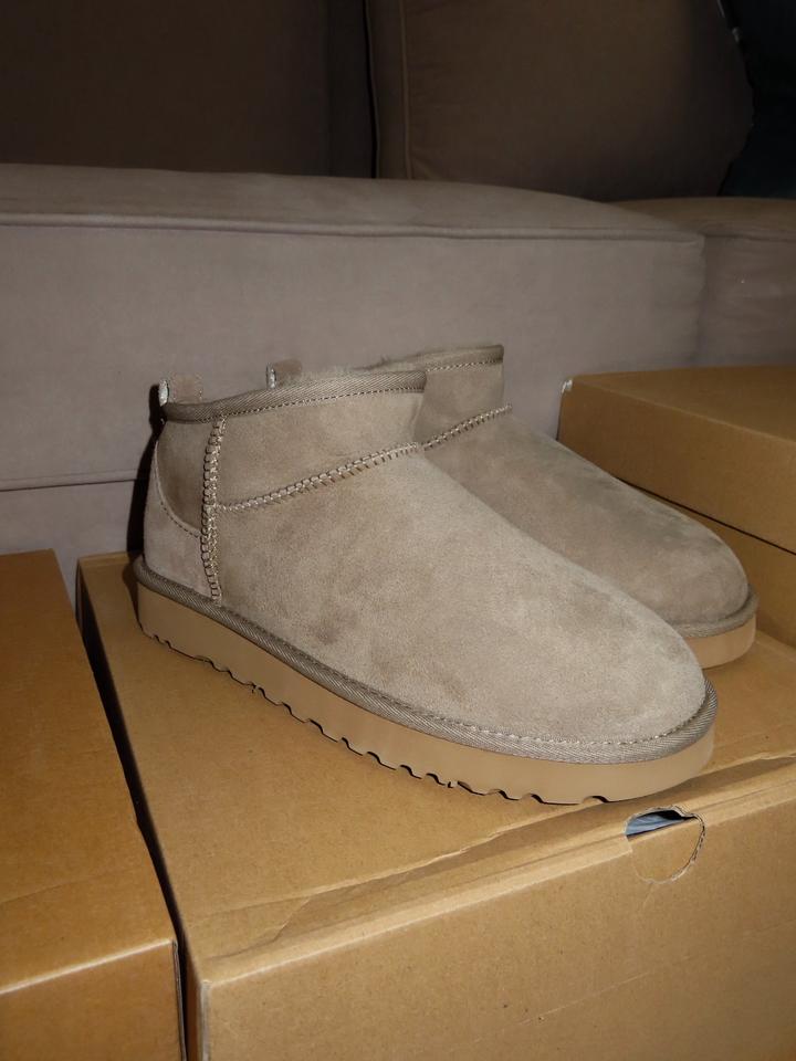 UGG AUSTRALIA