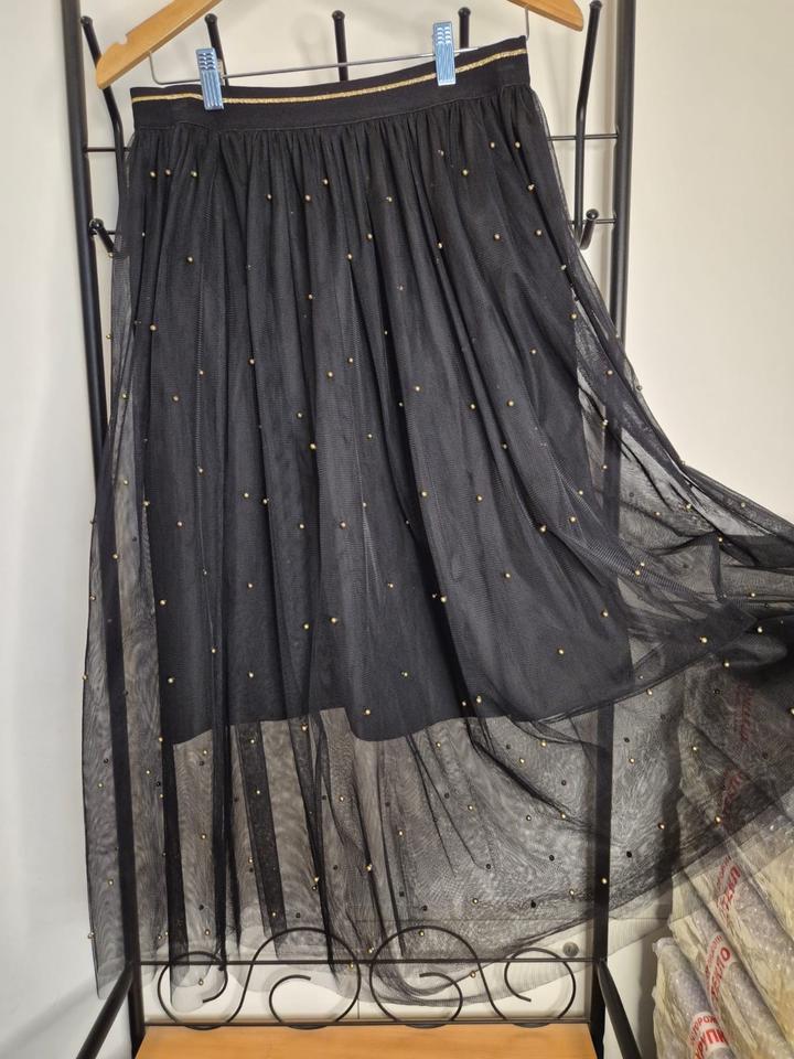 Элегантная юбка из воздушной сетки с деликатным декором