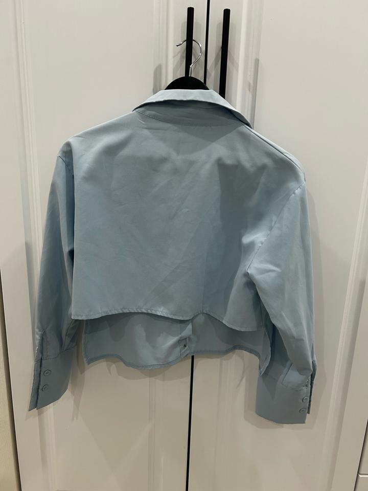 Голубая укороченная рубашка