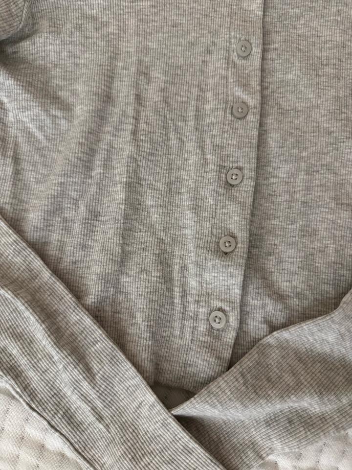 Топик с длинными рукавами и пуговицами