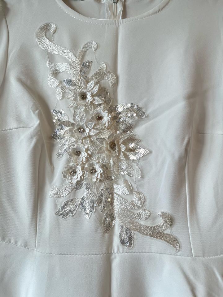 Белое платье