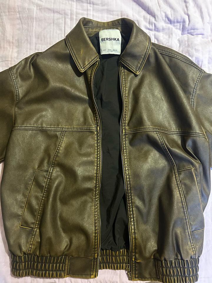 Коричневая кожанка Bershka