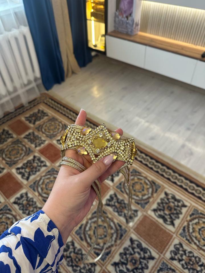 Белое нарядное платье
